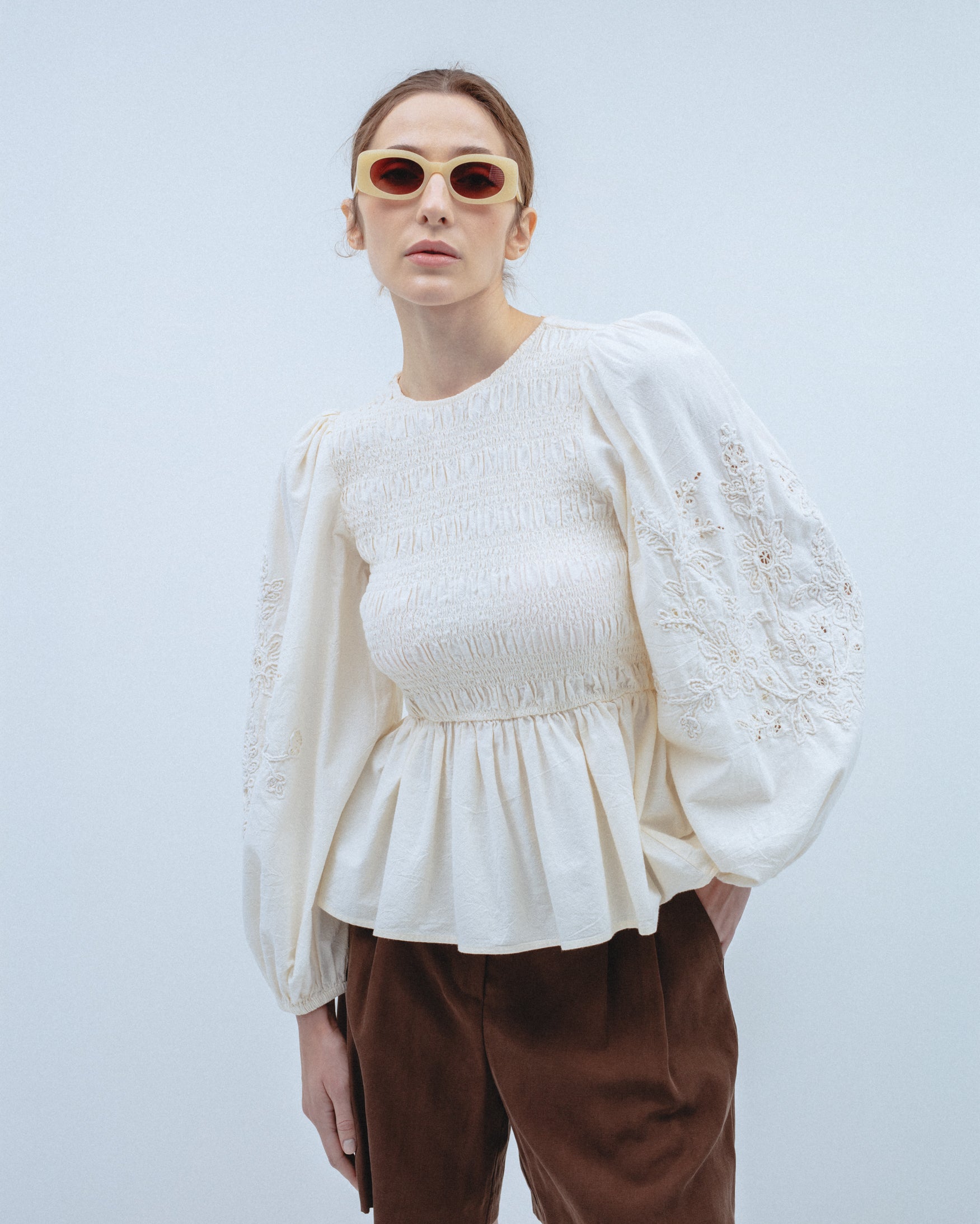 Blusa Nido Abeja Manga Bordado