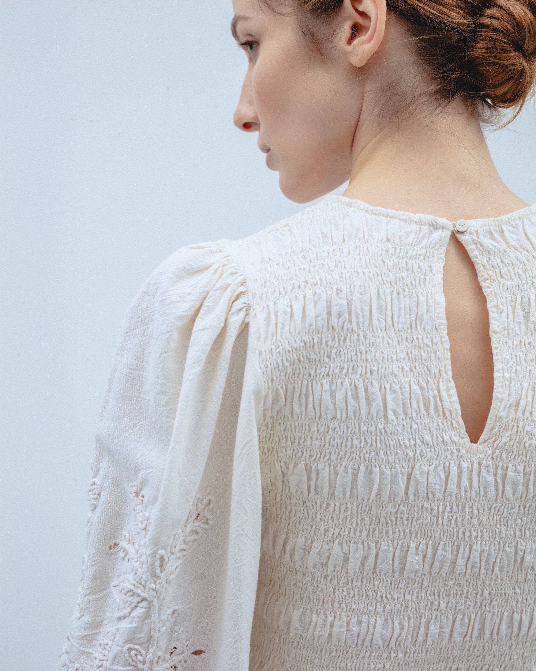 Blusa Nido Abeja Manga Bordado