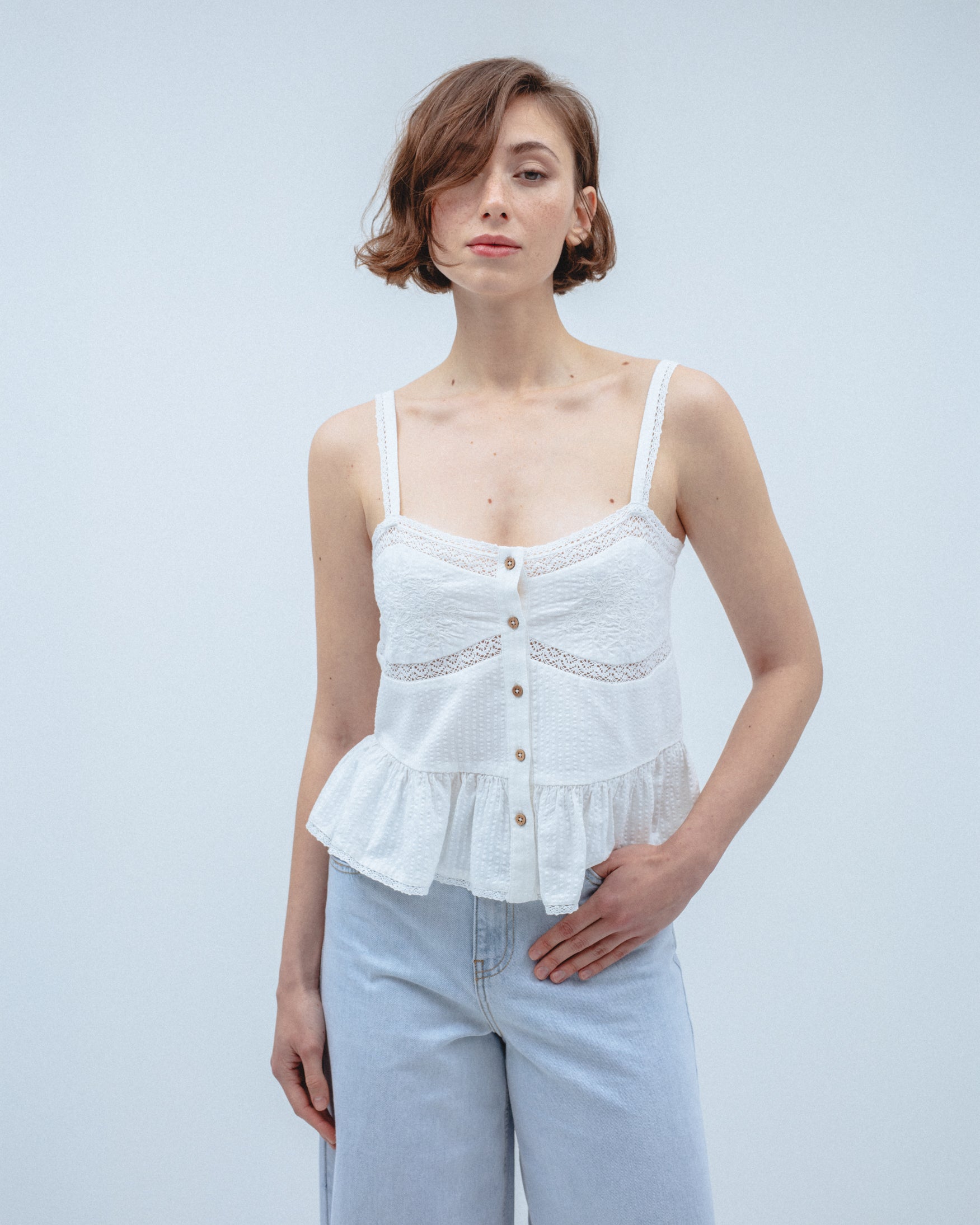 Top Tirantes Bordado Encajes