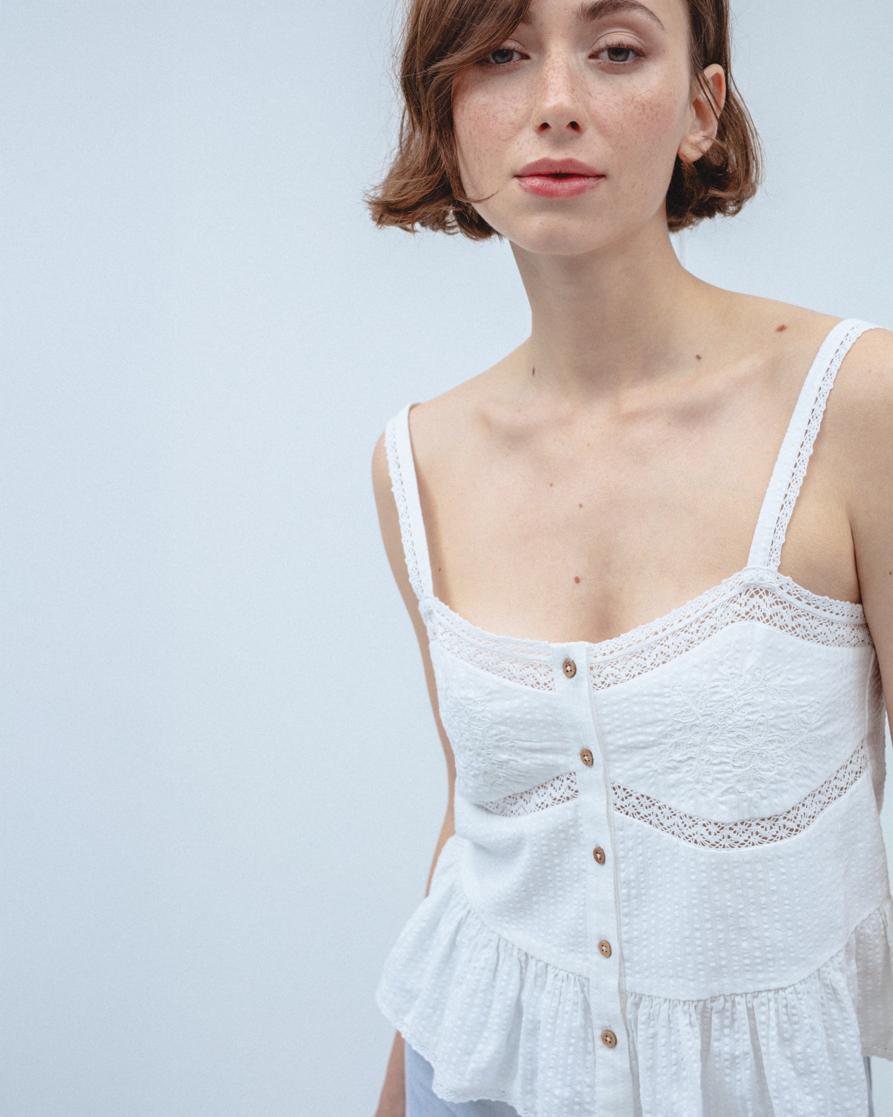 Top Tirantes Bordado Encajes