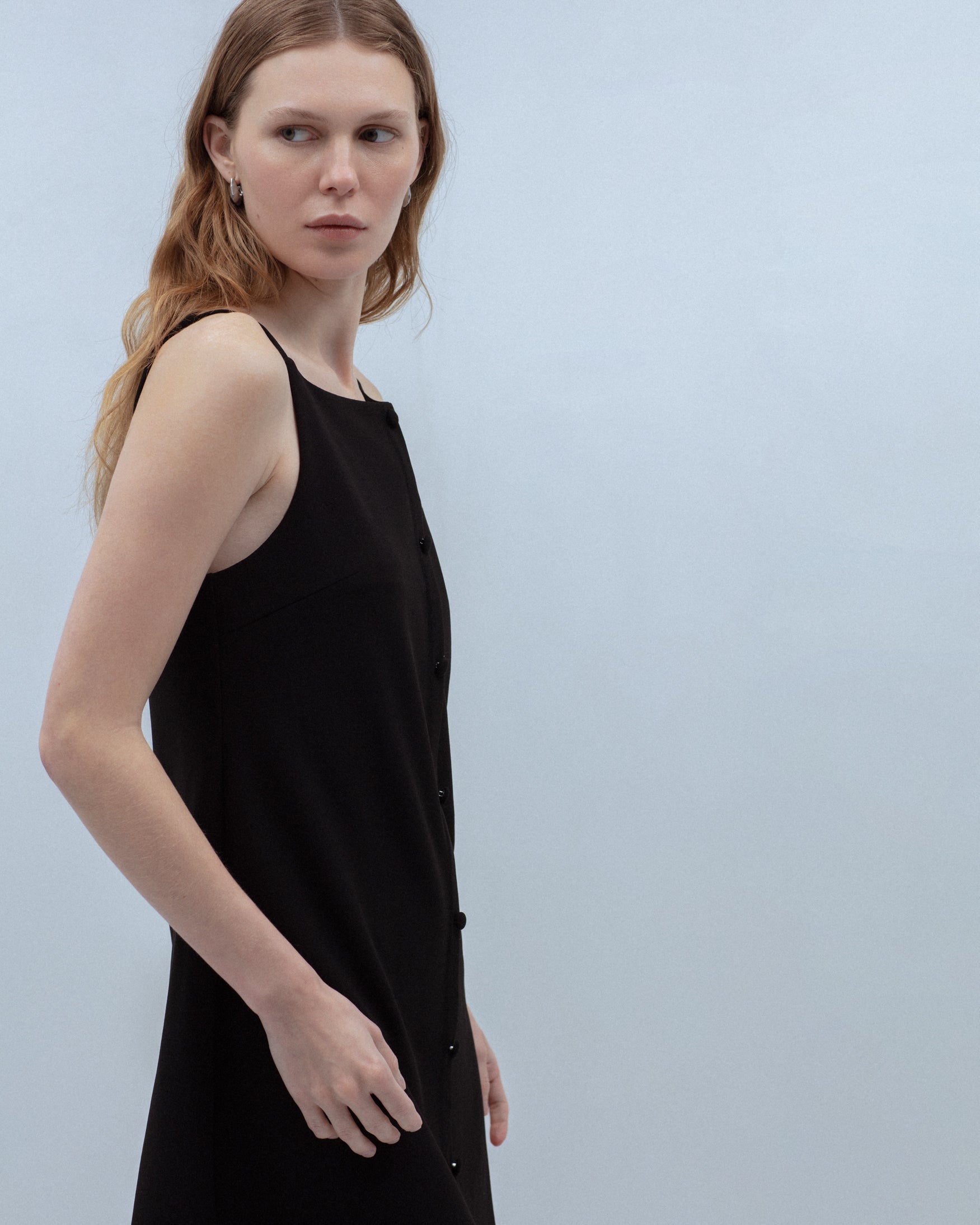 Vestido Corto Crepe Botones