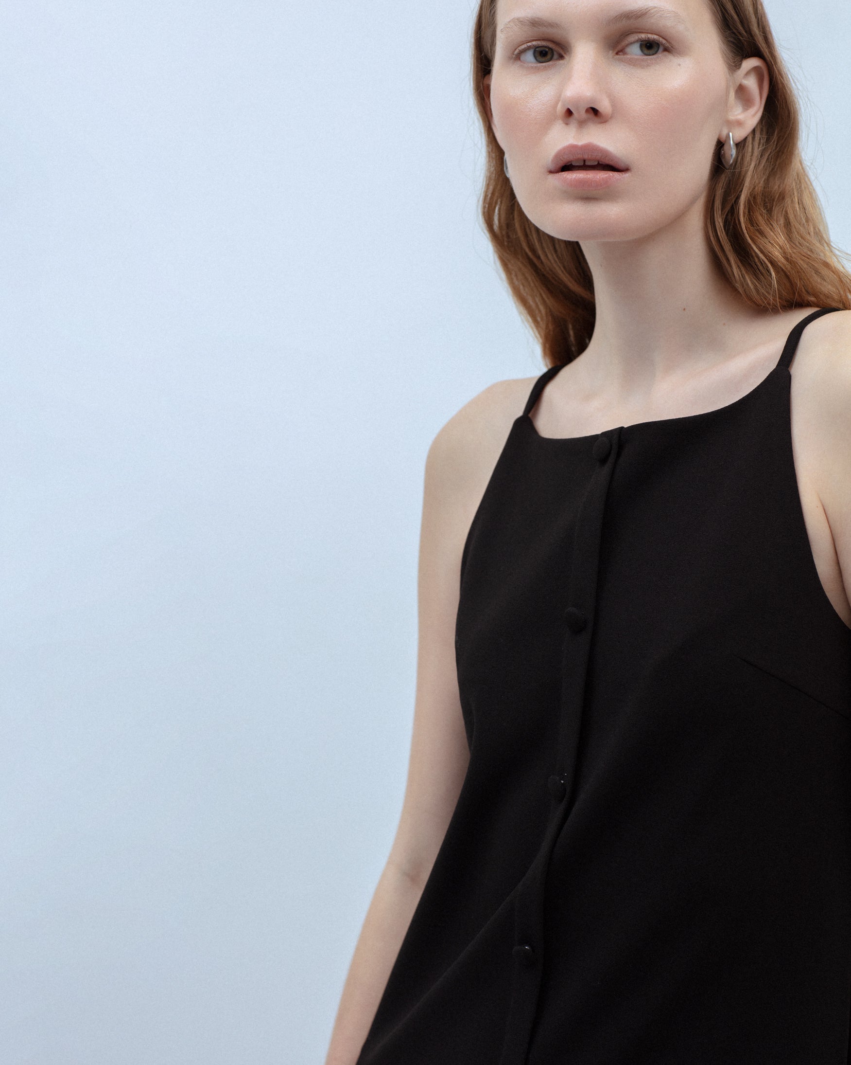 Vestido Corto Crepe Botones