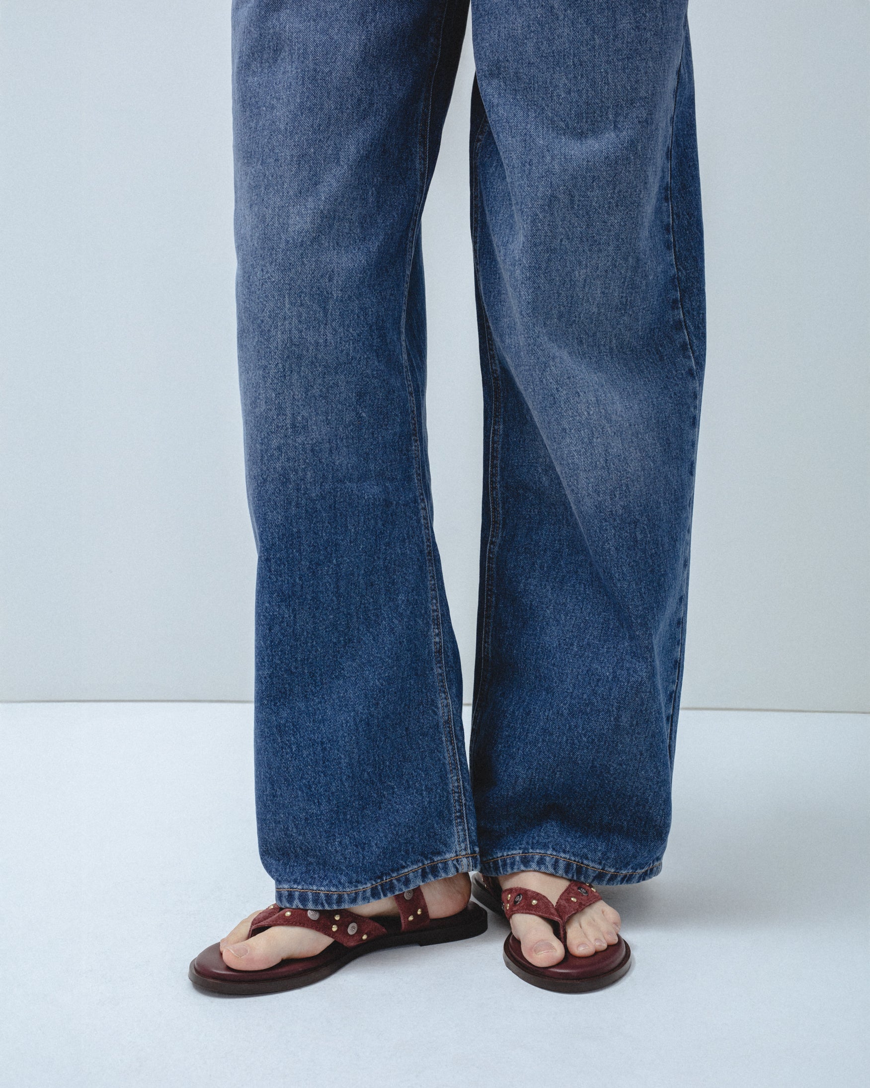 Sandalia Plana Piel Tachas