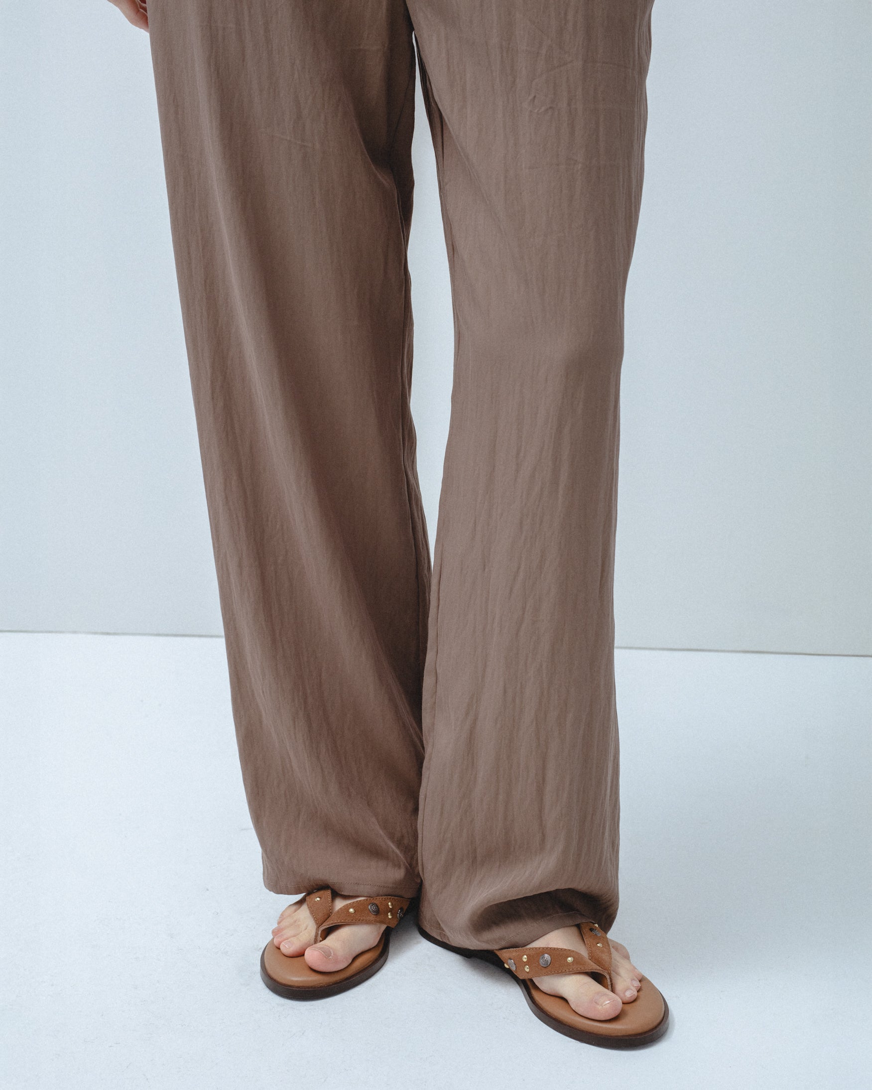 Sandalia Plana Piel Tachas