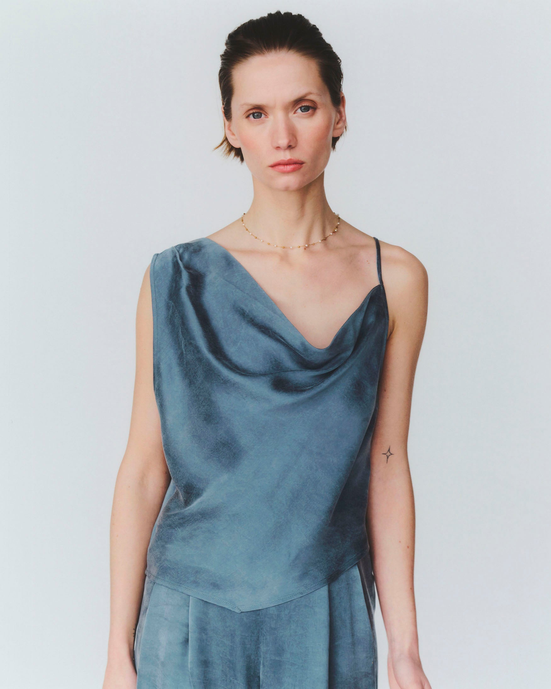 Top Satinado Asimétrico Drapeado