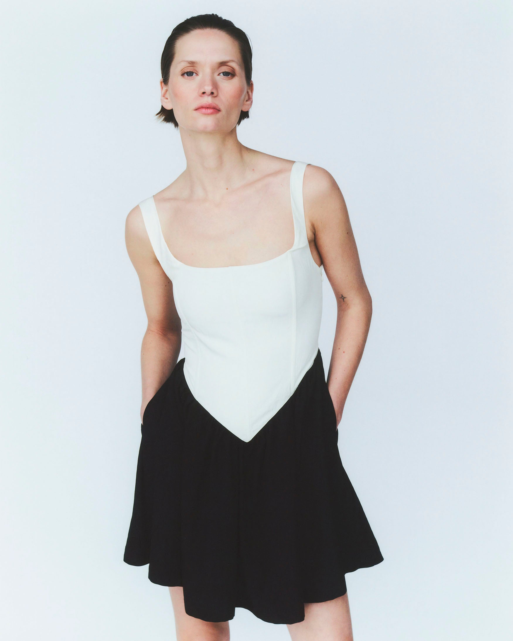 Vestido Corto Corset Volantes