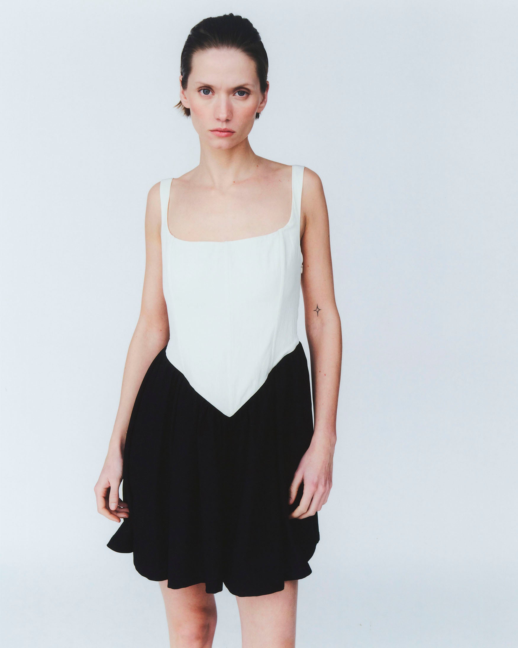 Vestido Corto Corset Volantes