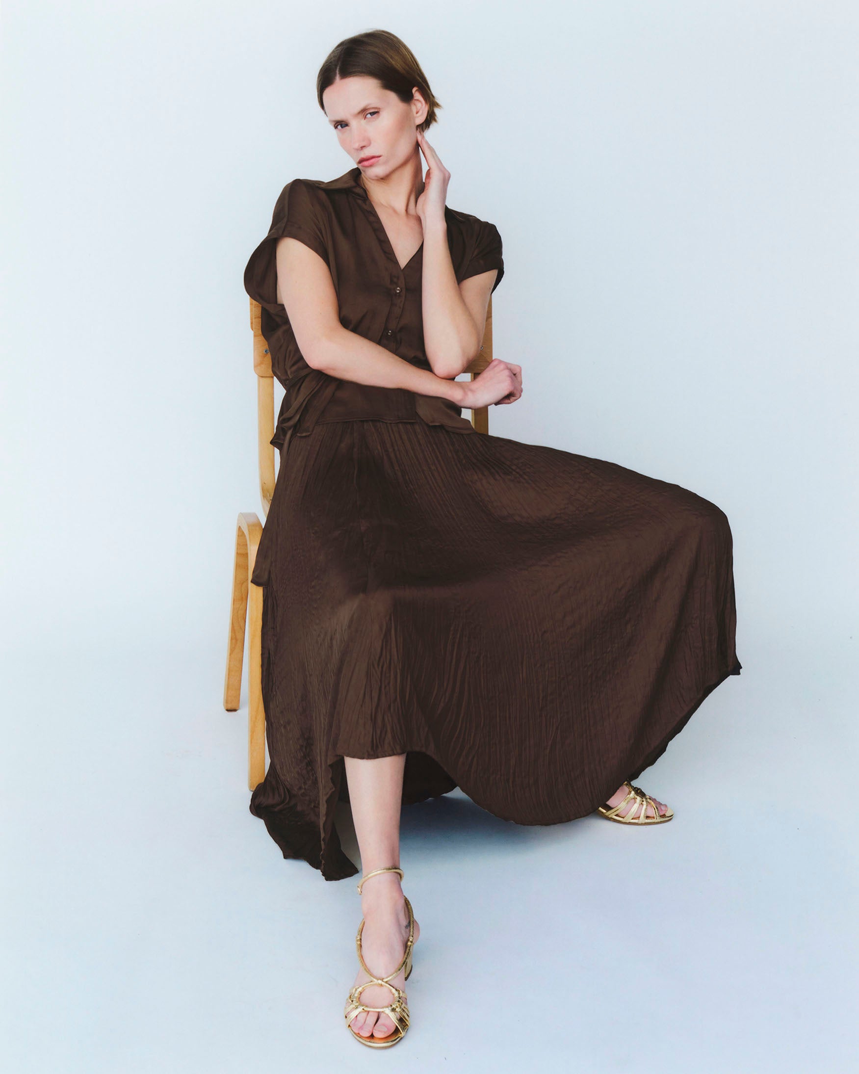 Falda Midi Saten Plisada Gomas