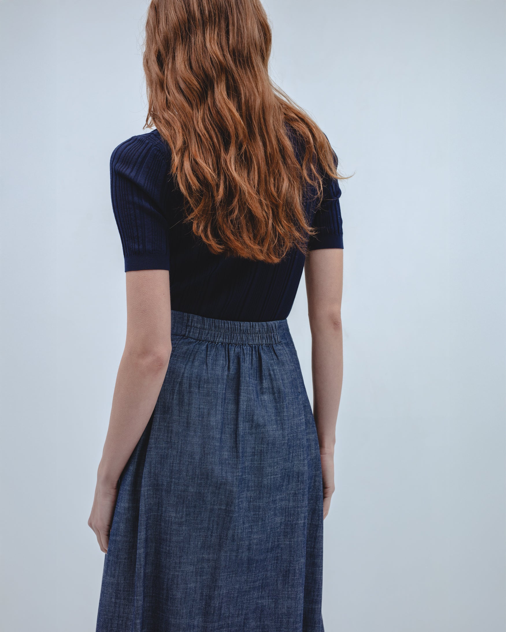 Falda Midi Pliegues Pespuntes