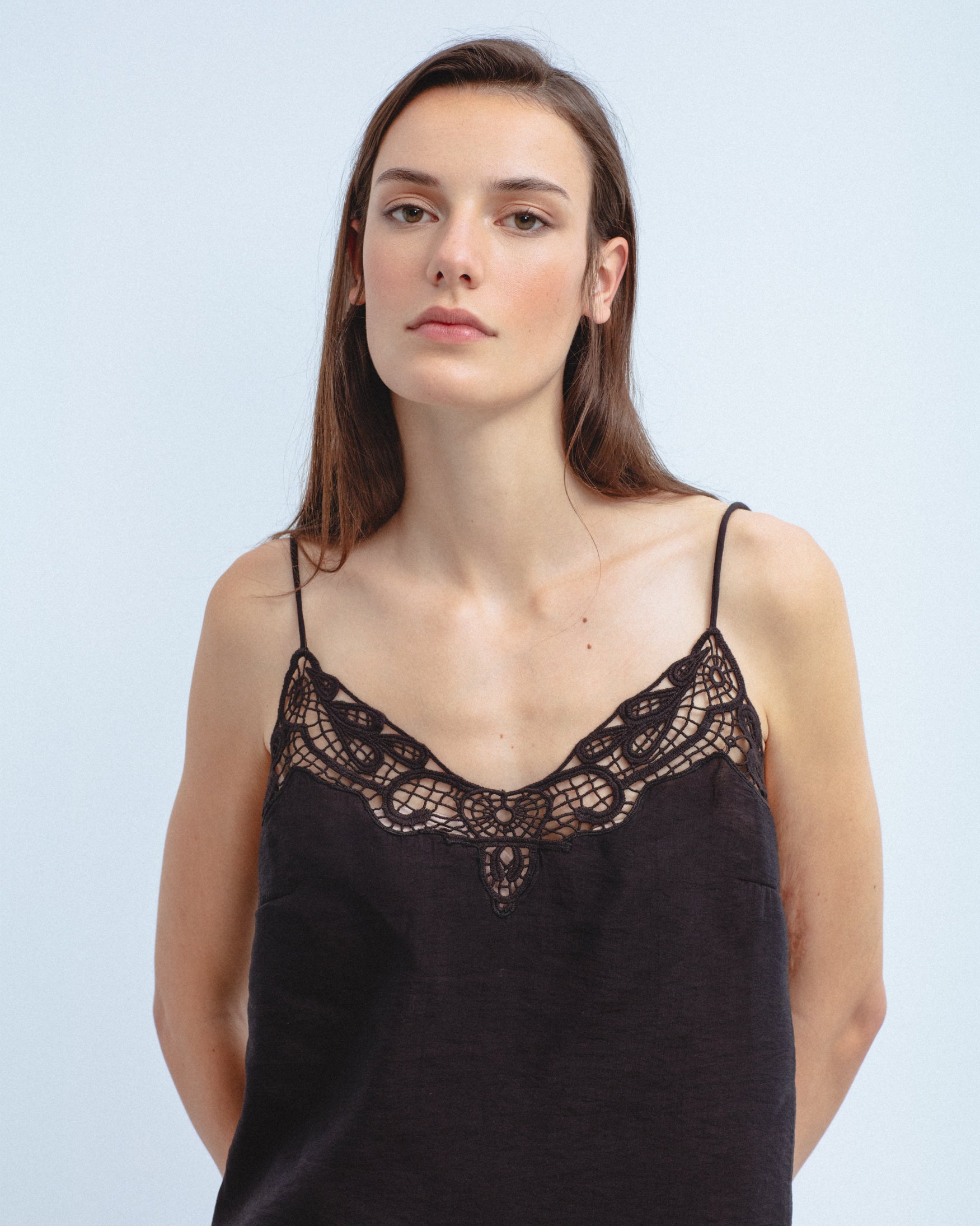 Top Tirantes Escote Bordado Calado