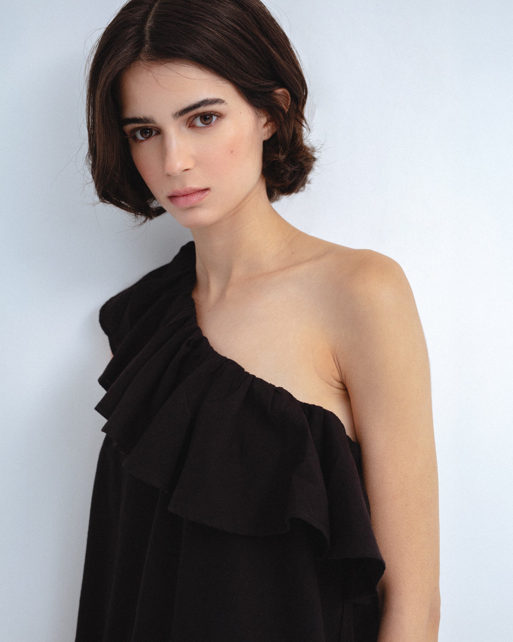 Vestido Corto Algodón Asimétrico Volante