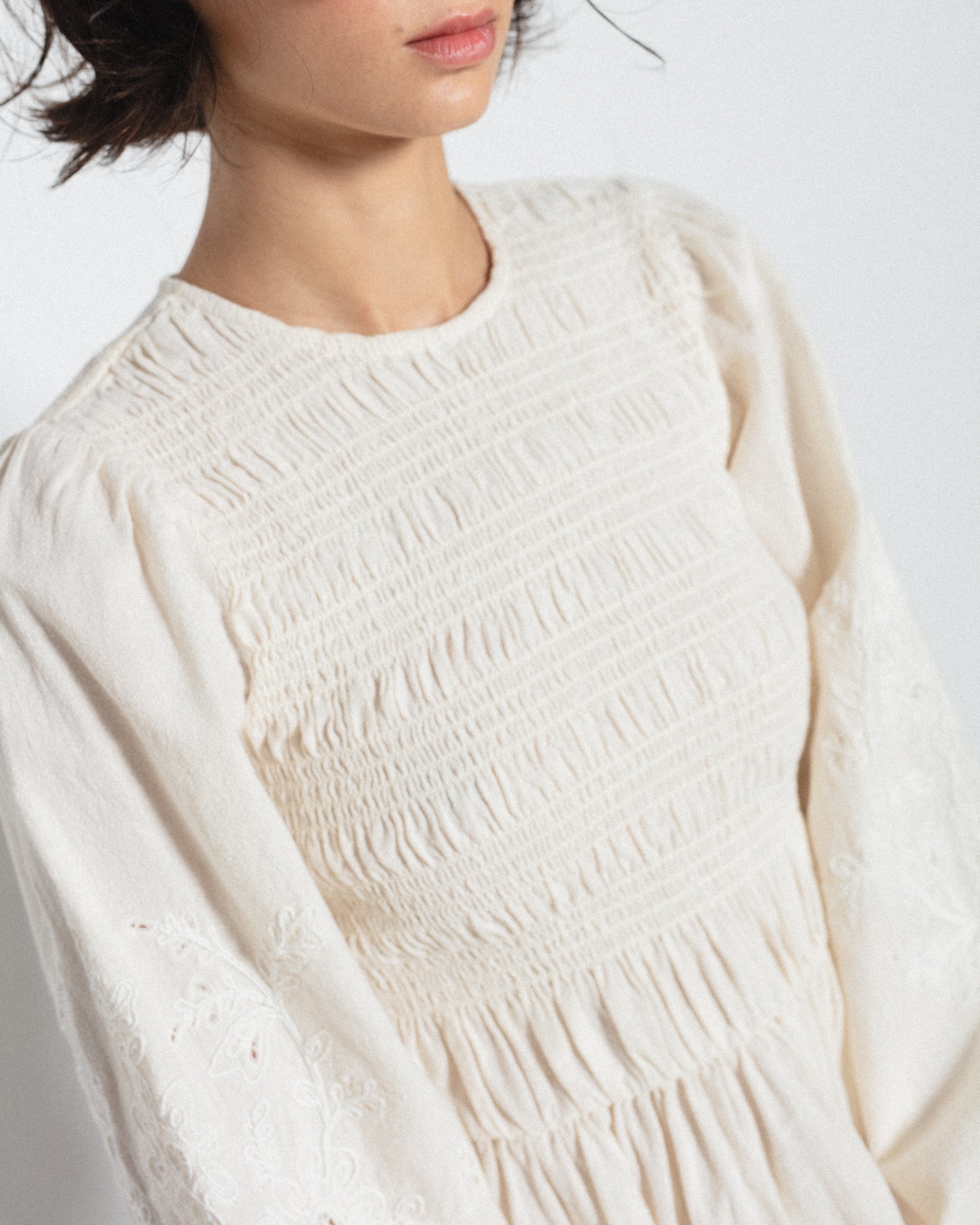 Blusa Nido Abeja Manga Bordado