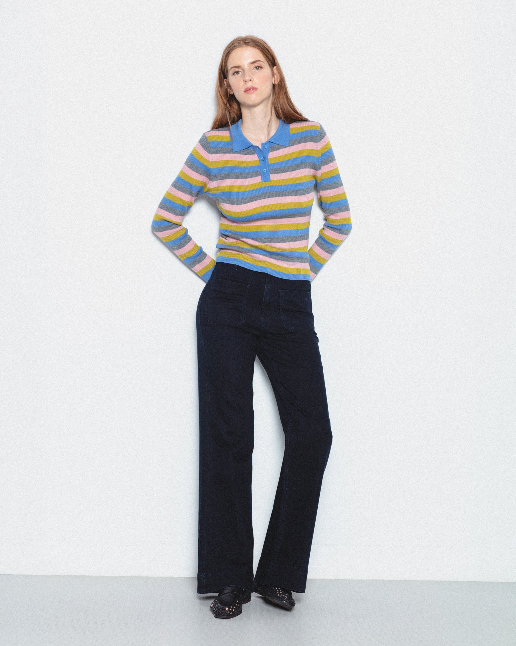 Pantalón Sarga Flare Tiro Alto Bolsillos