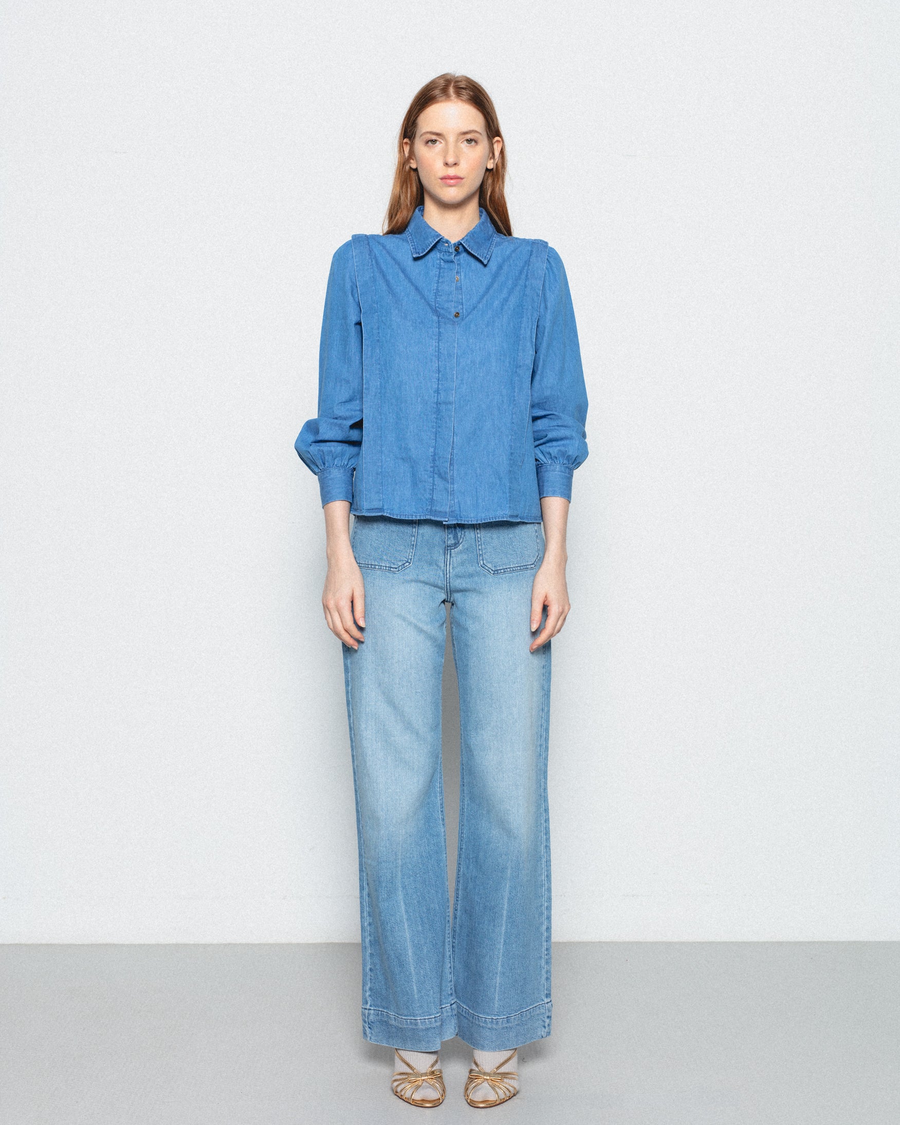 Pantalón Denim Flare Tiro Alto Bolsillos