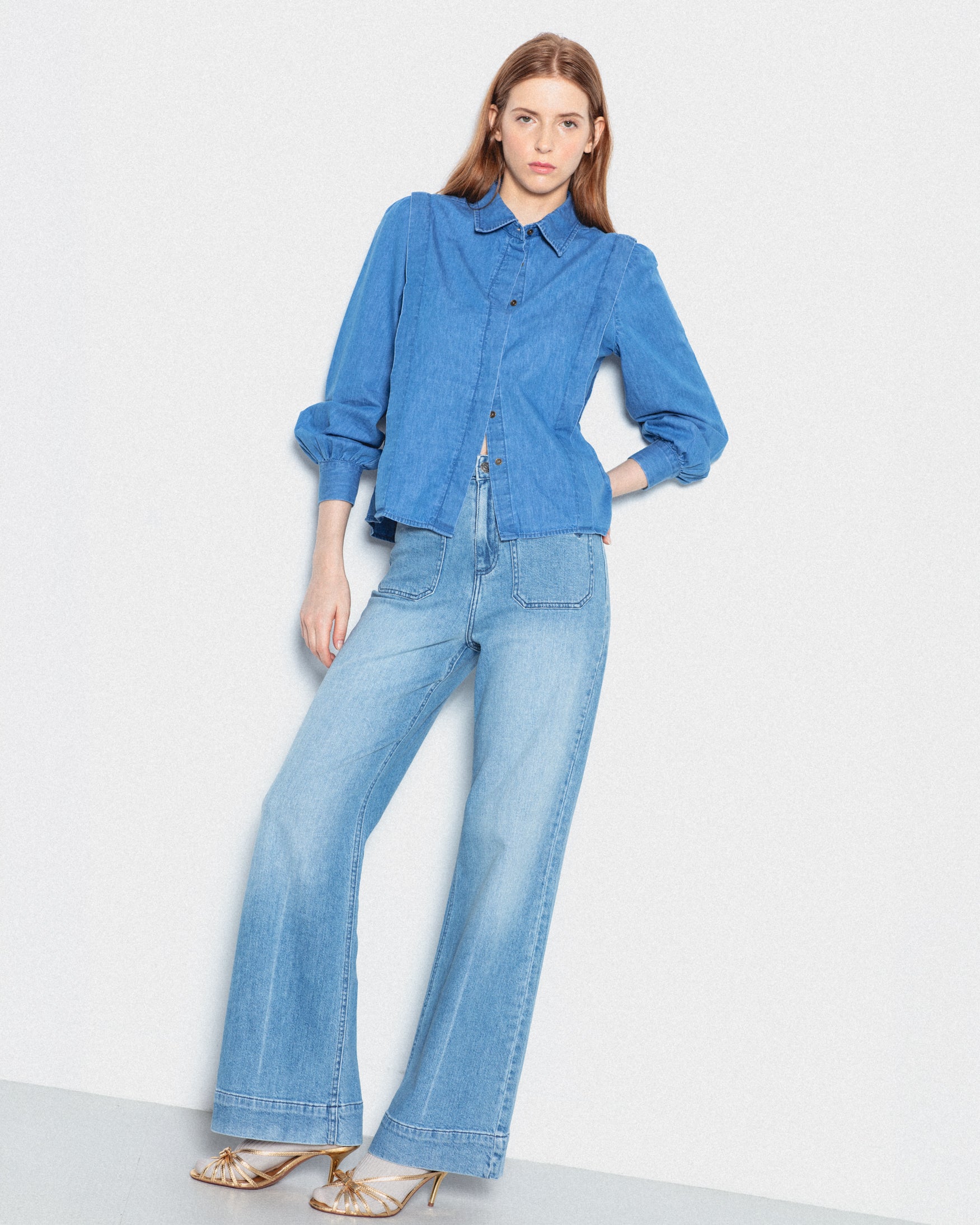 Pantalón Denim Flare Tiro Alto Bolsillos