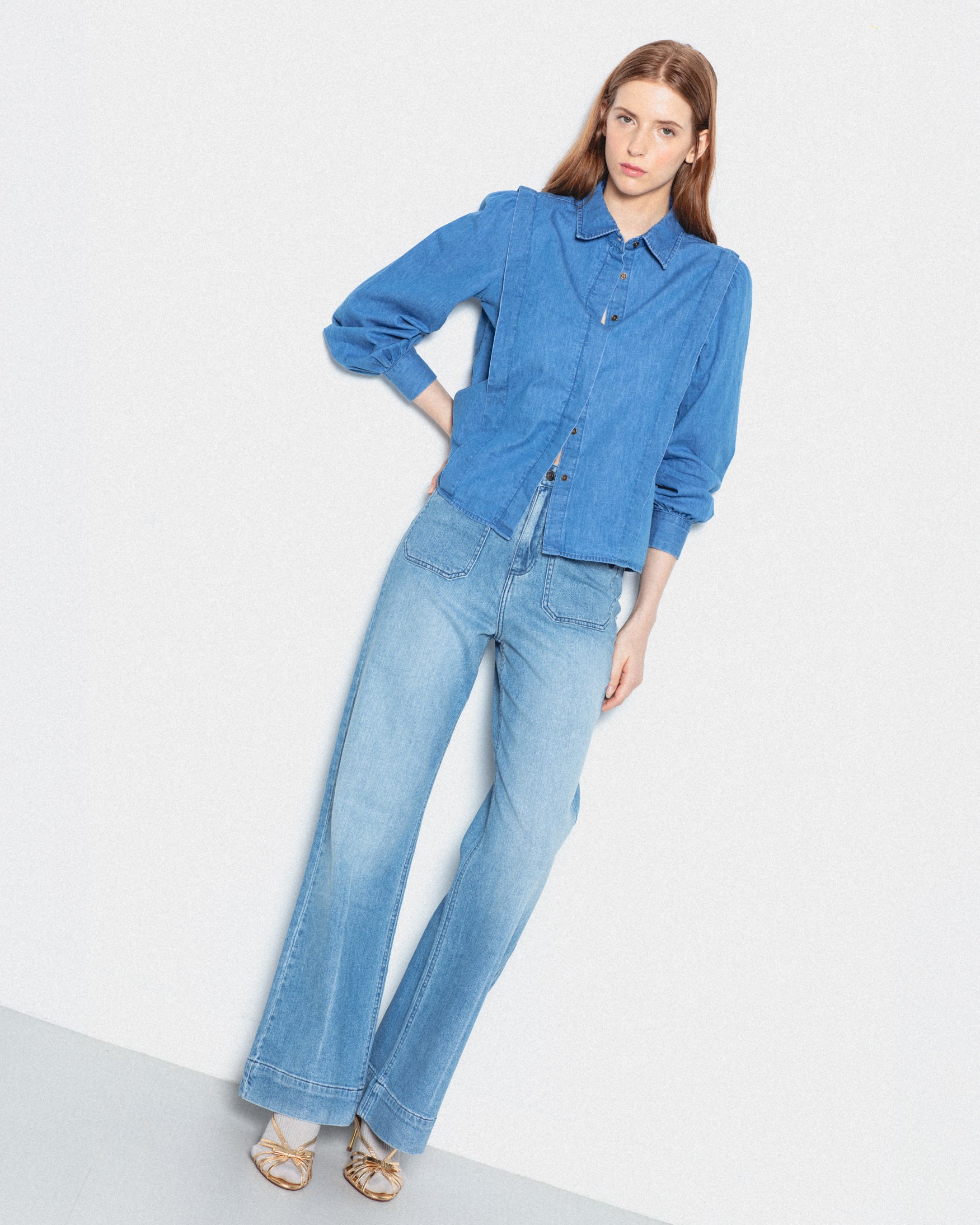 Pantalón Denim Flare Tiro Alto Bolsillos