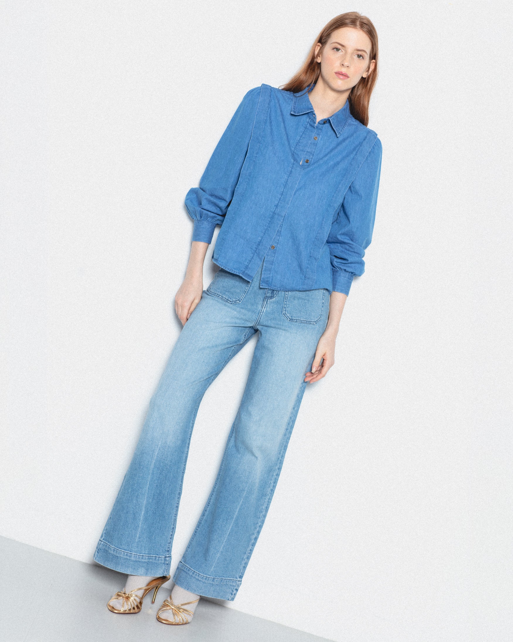 Pantalón Denim Flare Tiro Alto Bolsillos
