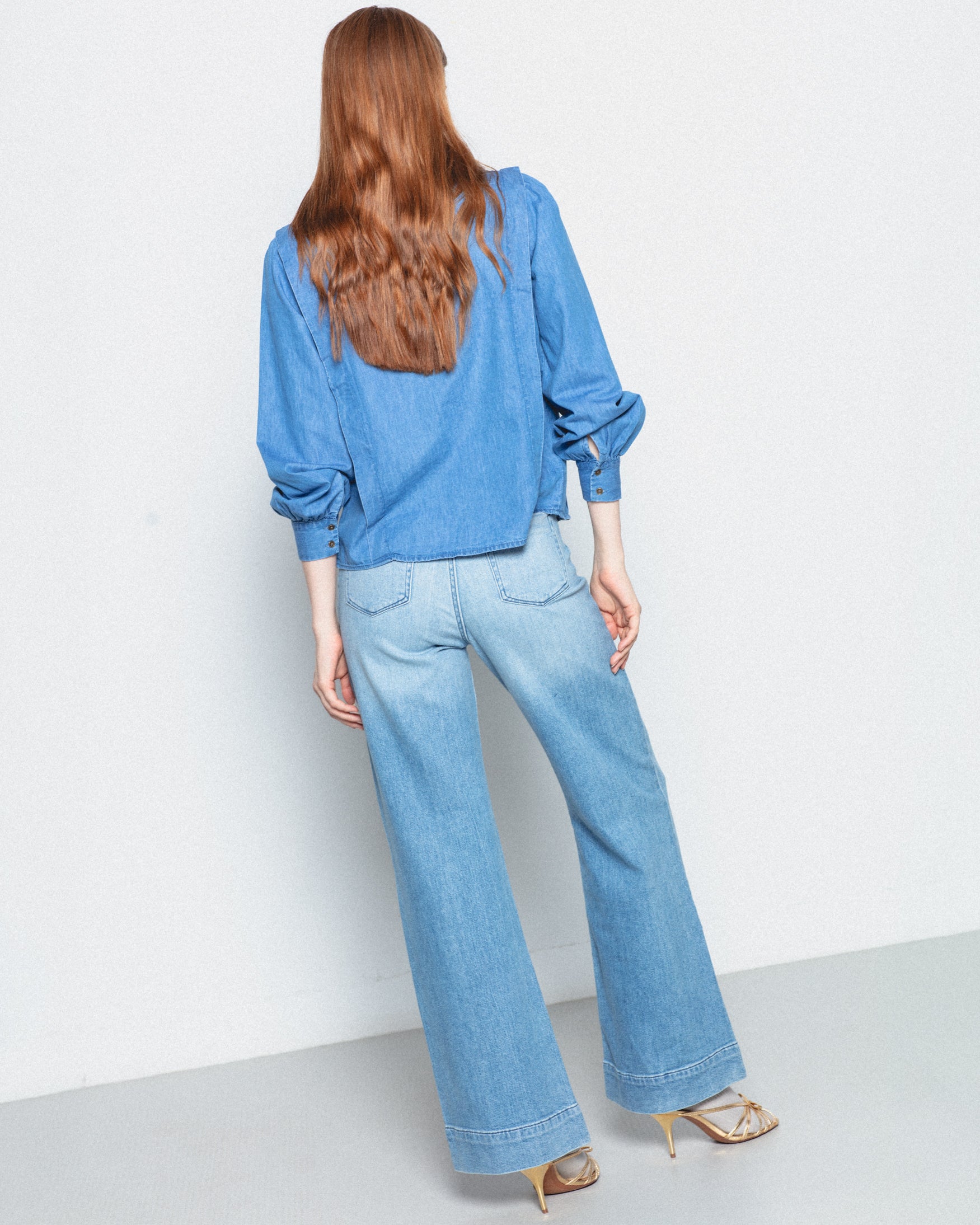 Pantalón Denim Flare Tiro Alto Bolsillos