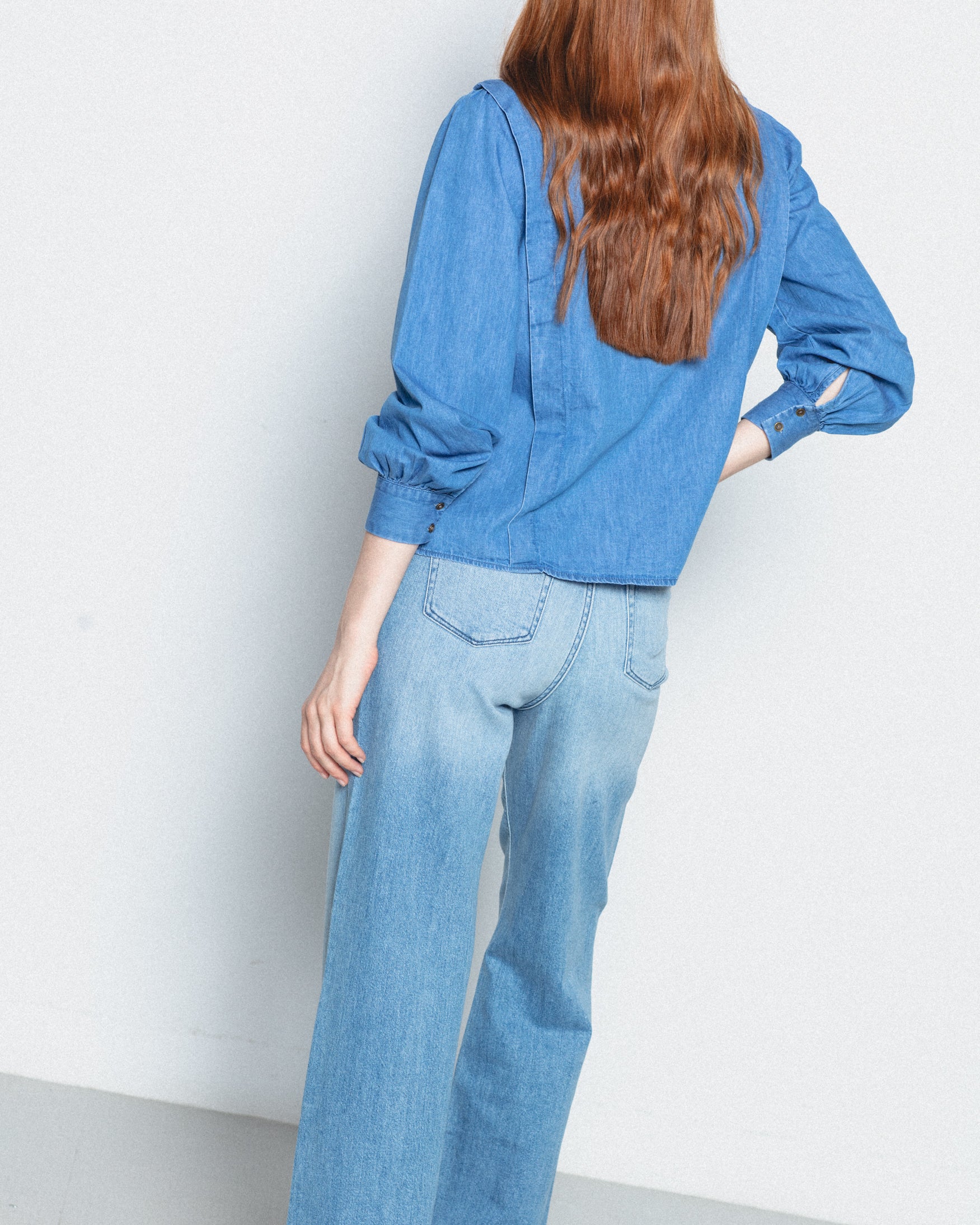 Pantalón Denim Flare Tiro Alto Bolsillos