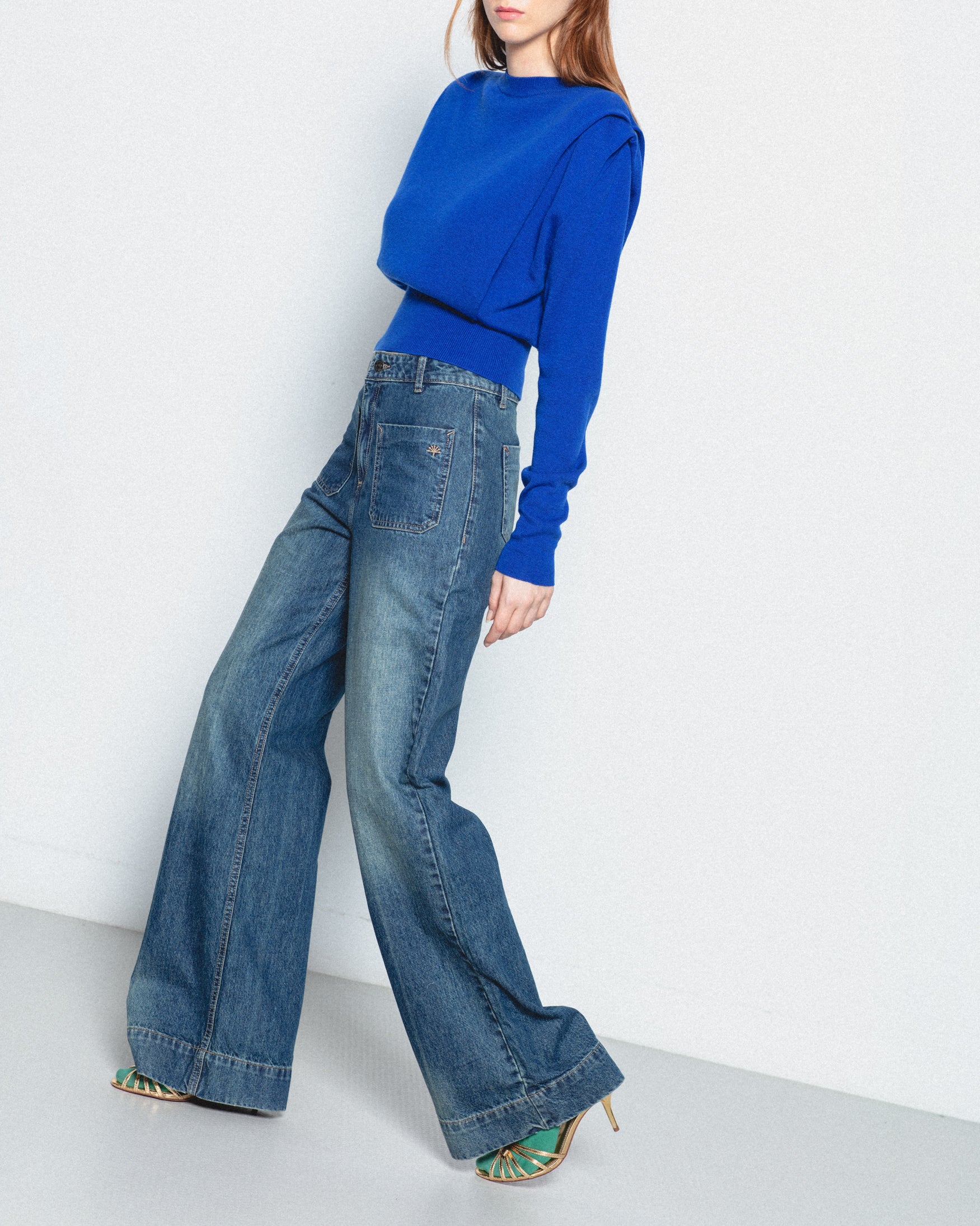 Jeans Flare Tiro Alto Bolsillos